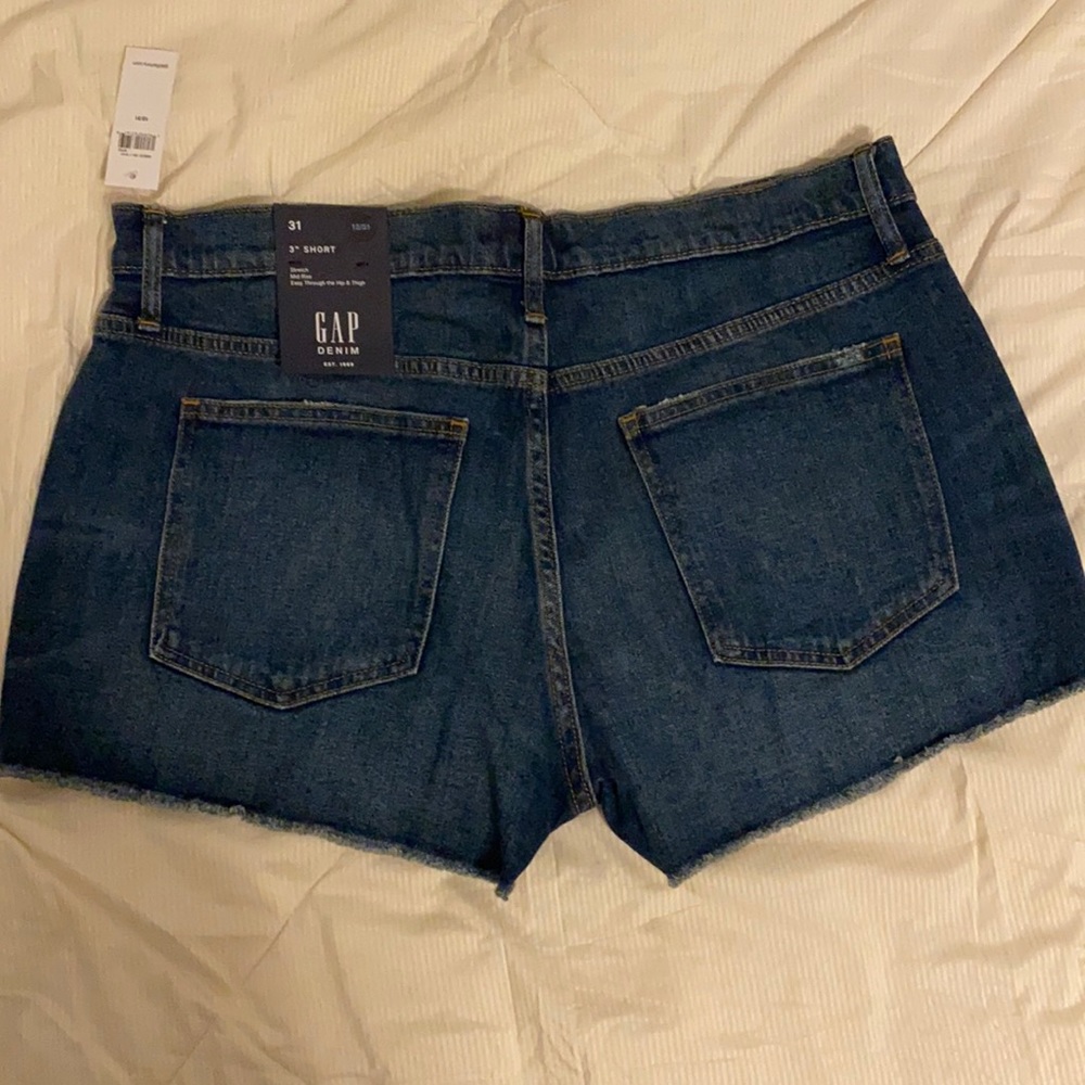 GAP 3” SHORT NWT. Size 12/31 Stretch Mid Rise Dark denim